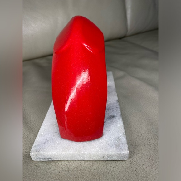 Red Rhino Sculpture on Marble top Made in India - Picture 2 of 8